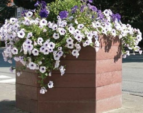 Bloembakken speciaal gemaakt voor buiten. Duurzaam, geproduceerd van gerecyclede kunststoffen.