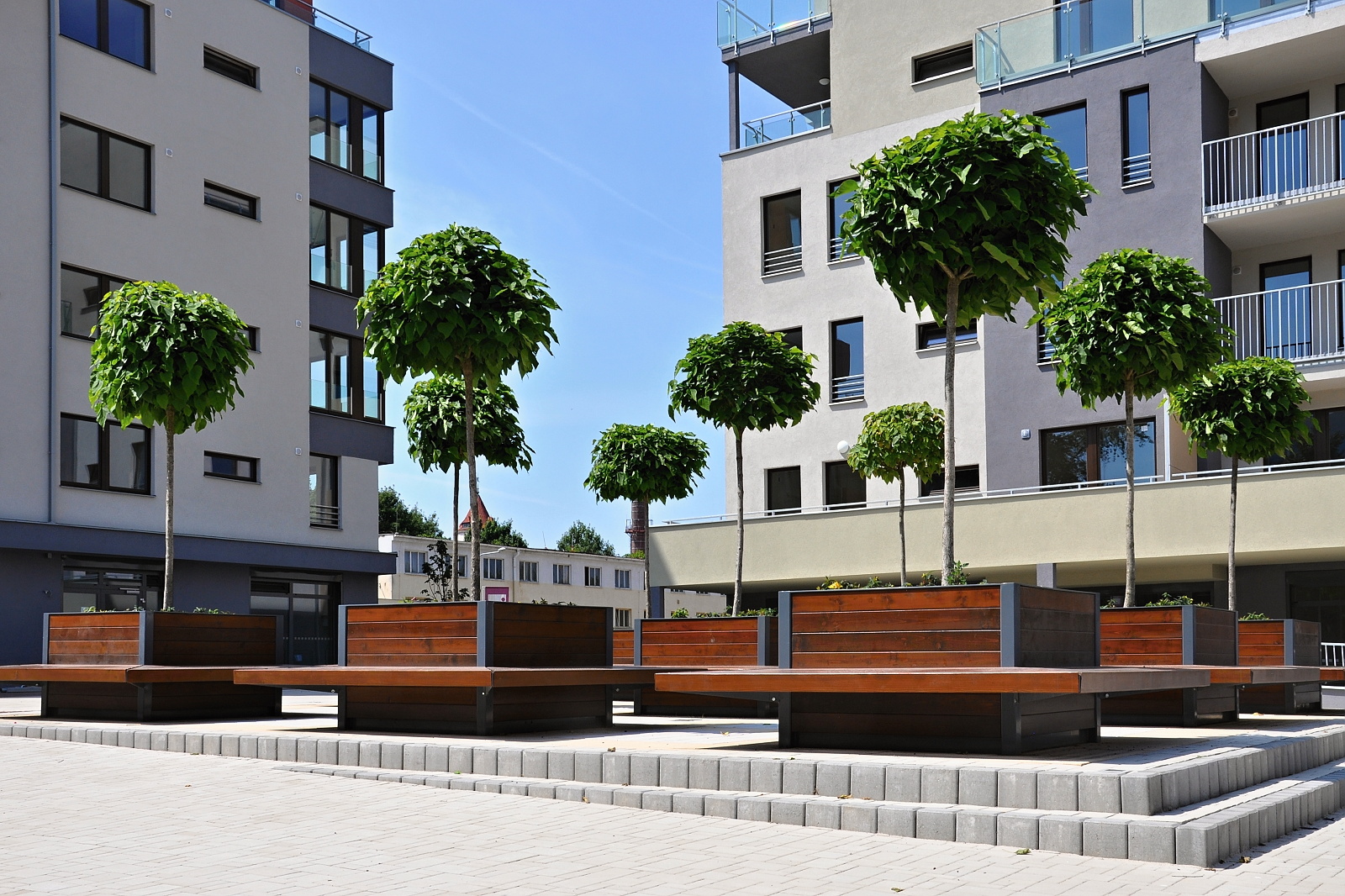 Plantenbak- zitbankcombinatie model Cimi 2 Boombakken - boombanken met een geweldig fraai design. Deze boombank met zitmogelijkheid nis absoluut een verfraaiing van uit plein.