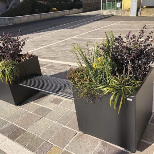 Parkbank, plantenbakcombinatie Queen. Leverbaar in diverse uitvoeringen en ral kleuren.