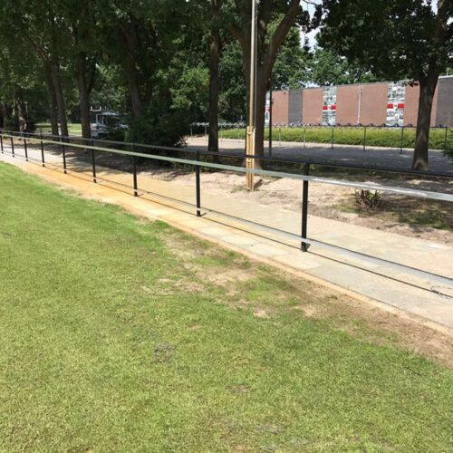 Reclame-ophangsysteem Pro 54 Sponsorbord ophangsysteem PRO. De borden erin en gereed.