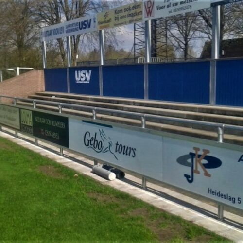 Reclame-ophangsysteem Pro 60 Reclamerails PRO, komt u bij steeds meer verenigingen tegen.