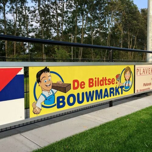 Reclame-ophangsysteem Pro 71 Reclamebord ophangsysteem. Denk erom dat u i.v.m. de werking van uw reclameborden, een beetje ruimte tussen de borden onderling laat.