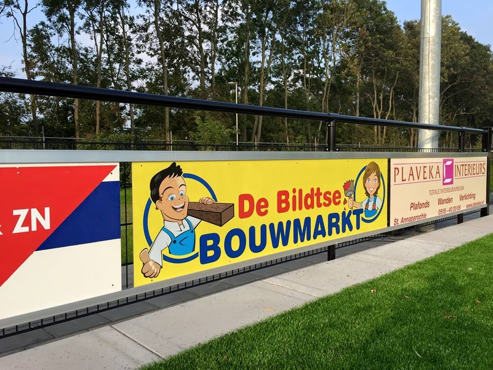 Reclame-ophangsysteem Pro 19 Reclamebord ophangsysteem. Denk erom dat u i.v.m. de werking van uw reclameborden, een beetje ruimte tussen de borden onderling laat.