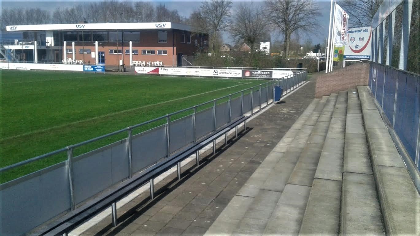 Reclame-ophangsysteem Pro 28 Reclamebord ophangrails PRO. Ook vanaf de achterzijde gezien een zeer netten uitstraling