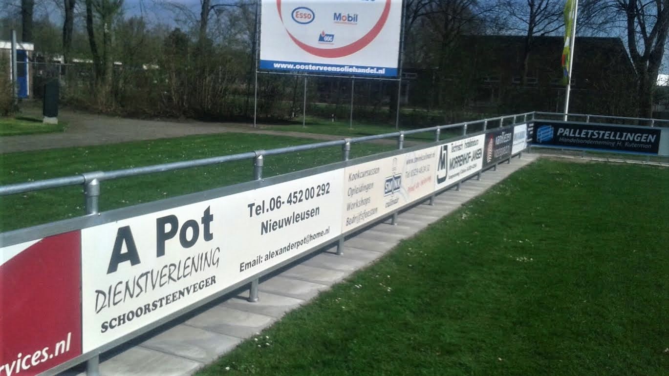 Reclame-ophangsysteem Pro 32 Onze reclamebord ophangrails bij USV. Sponsor ophangbordprofielen PRO, absoluut een topproduct.