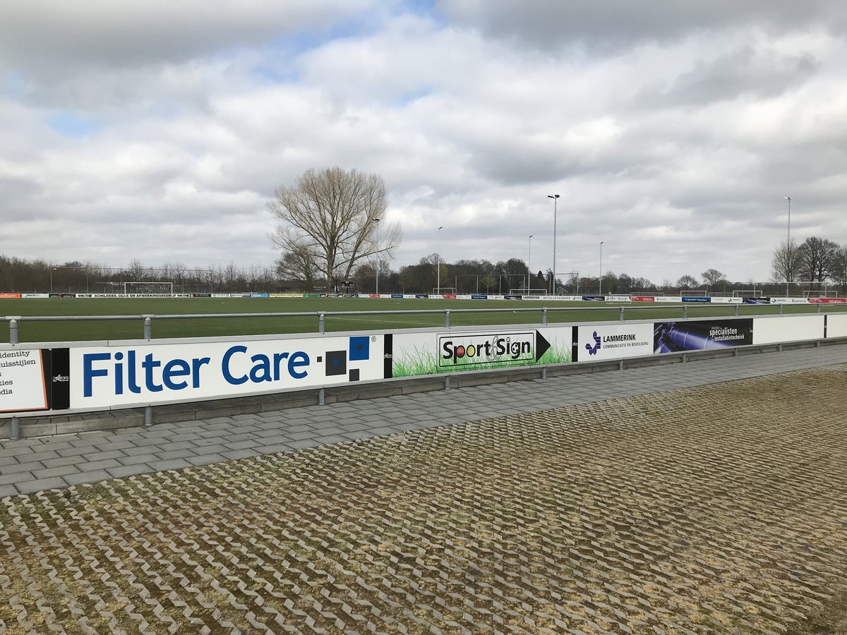 Reclame-ophangsysteem Pro 42 Geanodiseerd aluminium, dus bijzonder duurzaam en een zeer eenvoudige montage. Reclamebord ophangrails PRO van SKWshop