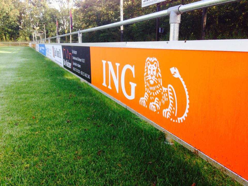 Reclame-ophangsysteem Pro 27 Reclamebord ophangsysteem PRO. Snel borden wisselen en eenvoudige montage.