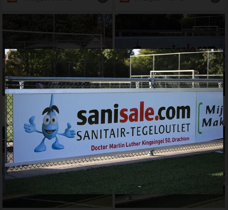 Reclame-ophangsysteem Pro 45 Onze reclamerails bij vv Drachten.
