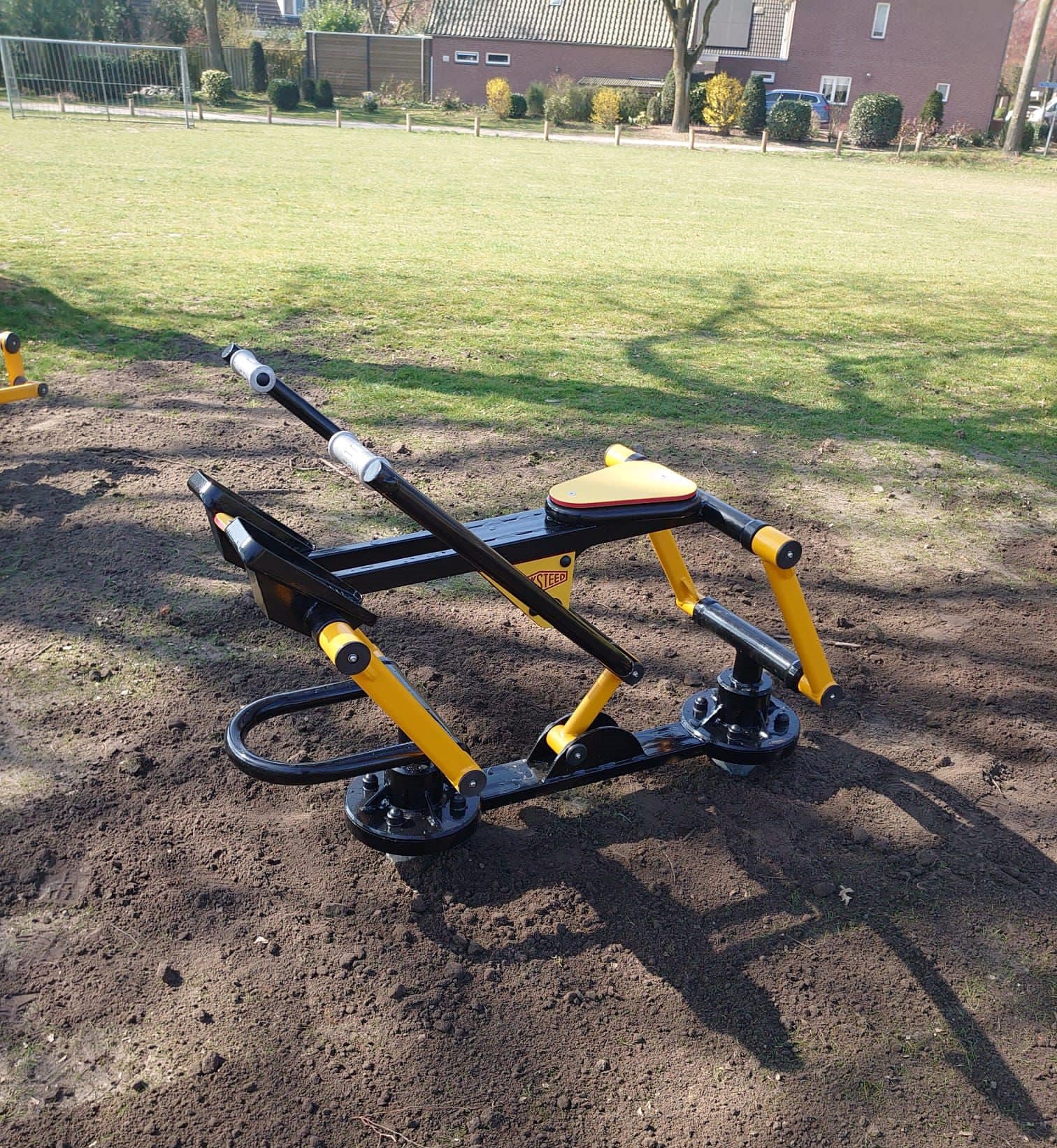 Outdoor roeitrainer 8 De FZL buiten fitnesstoestellen in het topsegment combineren weerbestendigheid en ergonomisch ontwerp voor ultiem comfort.