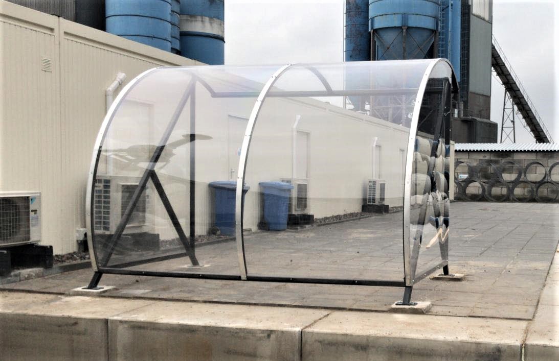 Fietsoverkapping BF1000 - AANBIEDING 9 Onze BF1000. Hier wederom ingezet als rook-abri