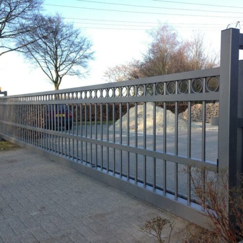 Schuifpoort Elektrisch of handbediend 29 Onze schuifpoorten worden na lassen volbad thermisch verzinkt en gaan dus jarenlang onbezorgd mee.