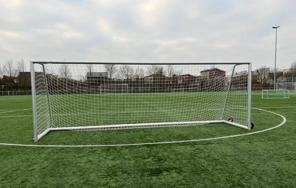 Voetbaldoel VD90 18 Topsegment voetbaldoelen. Door en door gelast geprofileerd aluminium.