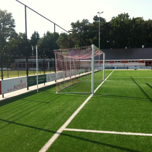 Set van 4 spanpalen 5 Spanpalen in combinatie met onze opklapbare net-beugels geven de fraaiste netophanging!