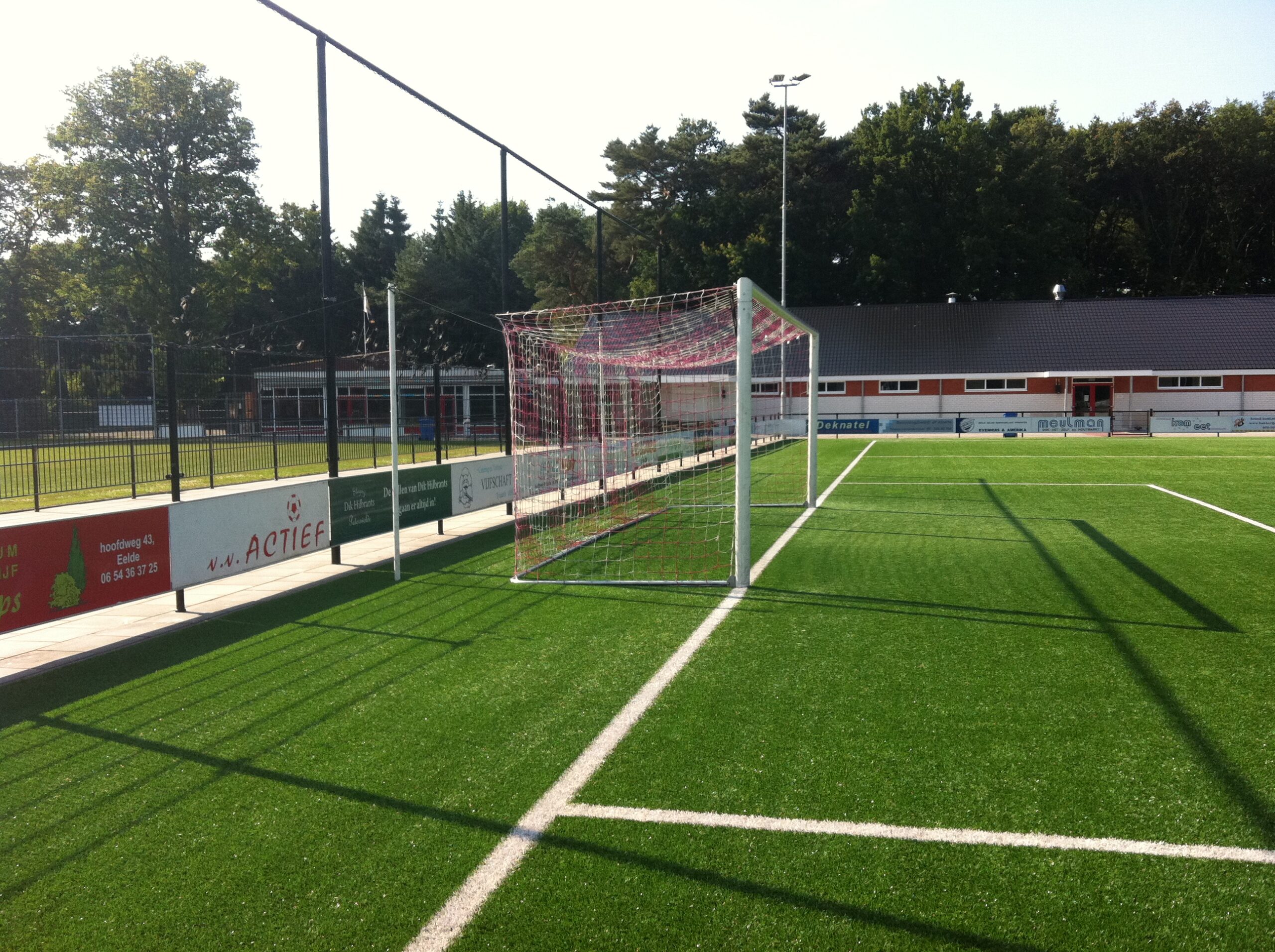 Set van 4 spanpalen 3 Spanpalen in combinatie met onze opklapbare net-beugels geven de fraaiste netophanging!