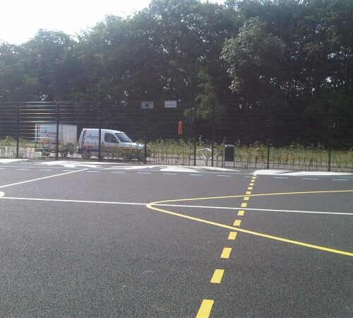 Sportvloercoating 59 De mogelijkheden zijn bijna onbeperkt als het om belijningen voor een spel- of sportvloer gaat.