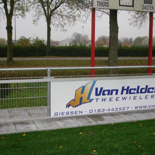 Reclame-ophangsysteem Pro 74 Reclamerails PRO. Geschikt voor iedere veldafscheiding.