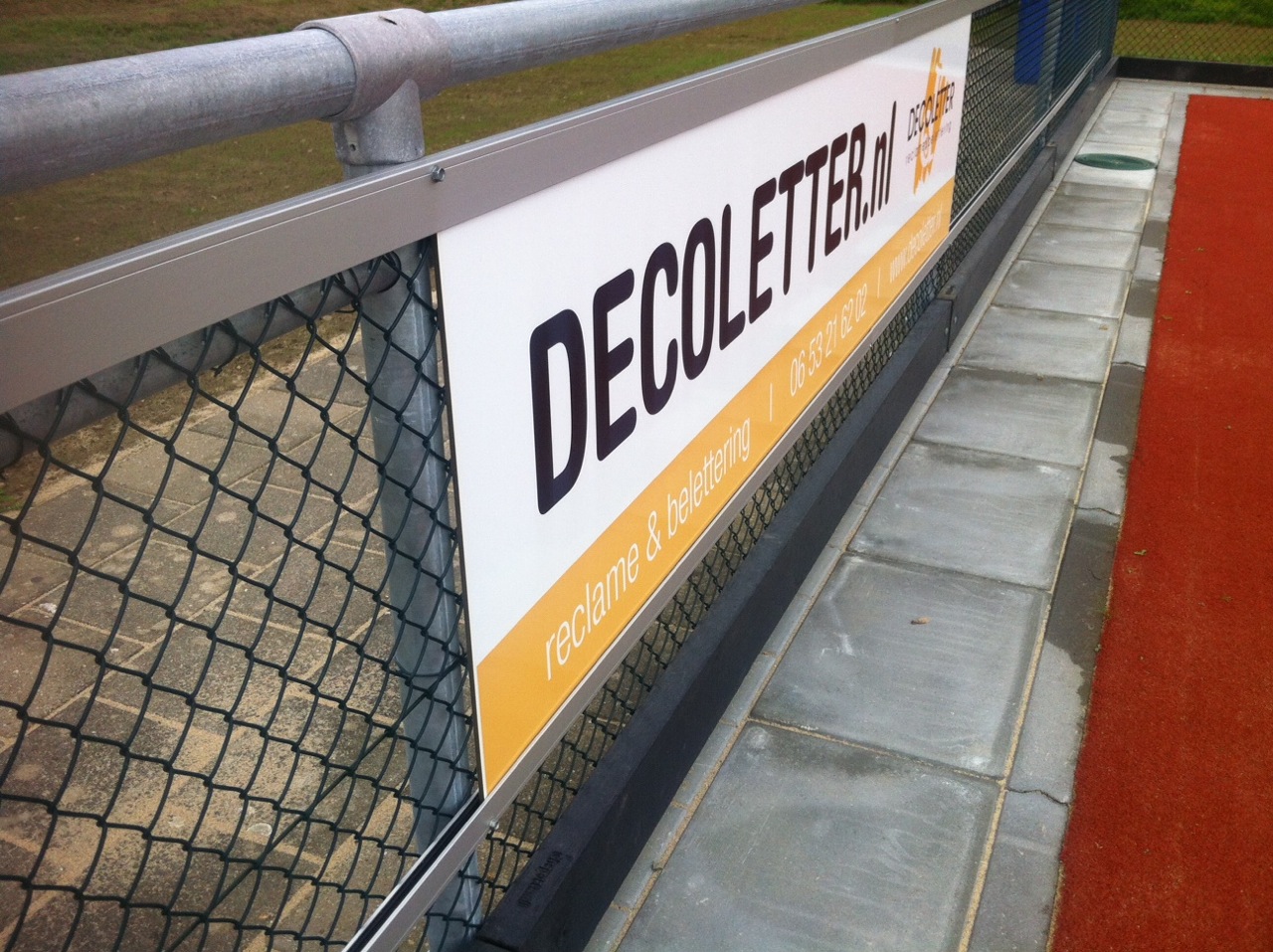 Reclame-ophangsysteem Pro 1 Reclame-ophangsysteem PRO. Het beste reclamebordprofiel dat de markt u te bieden heeft