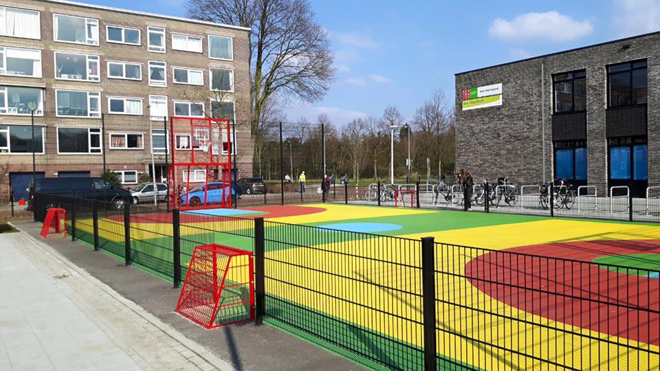 Sportvloercoating 1 Onze grote voetbalkooi in Utrecht met een Granuplast rolcoating als speelvloer