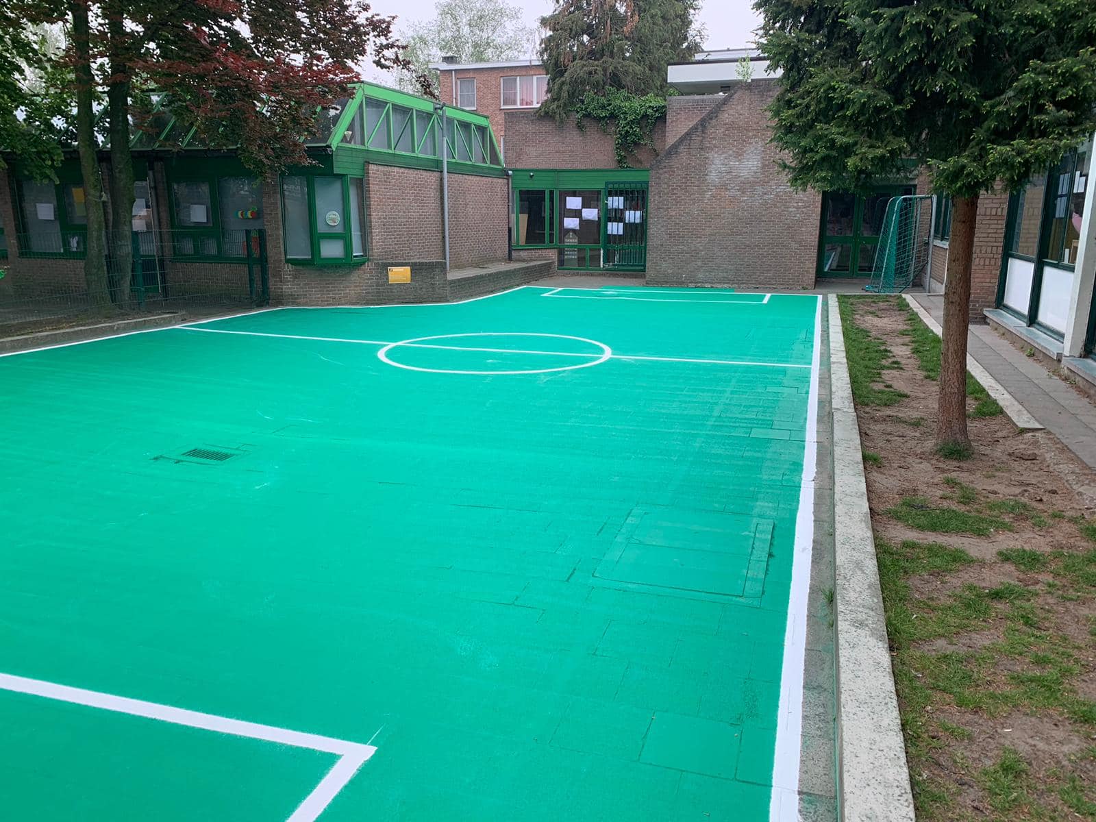 Sportvloercoating 29 Nog een foto van dit sportief gemaakte school- speelplein.