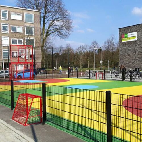 Sportvloercoating 45 Voetbalkooi in Rotsoord Utrecht met een fraaie Granuplast rolcoating in diverse ral kleuren.