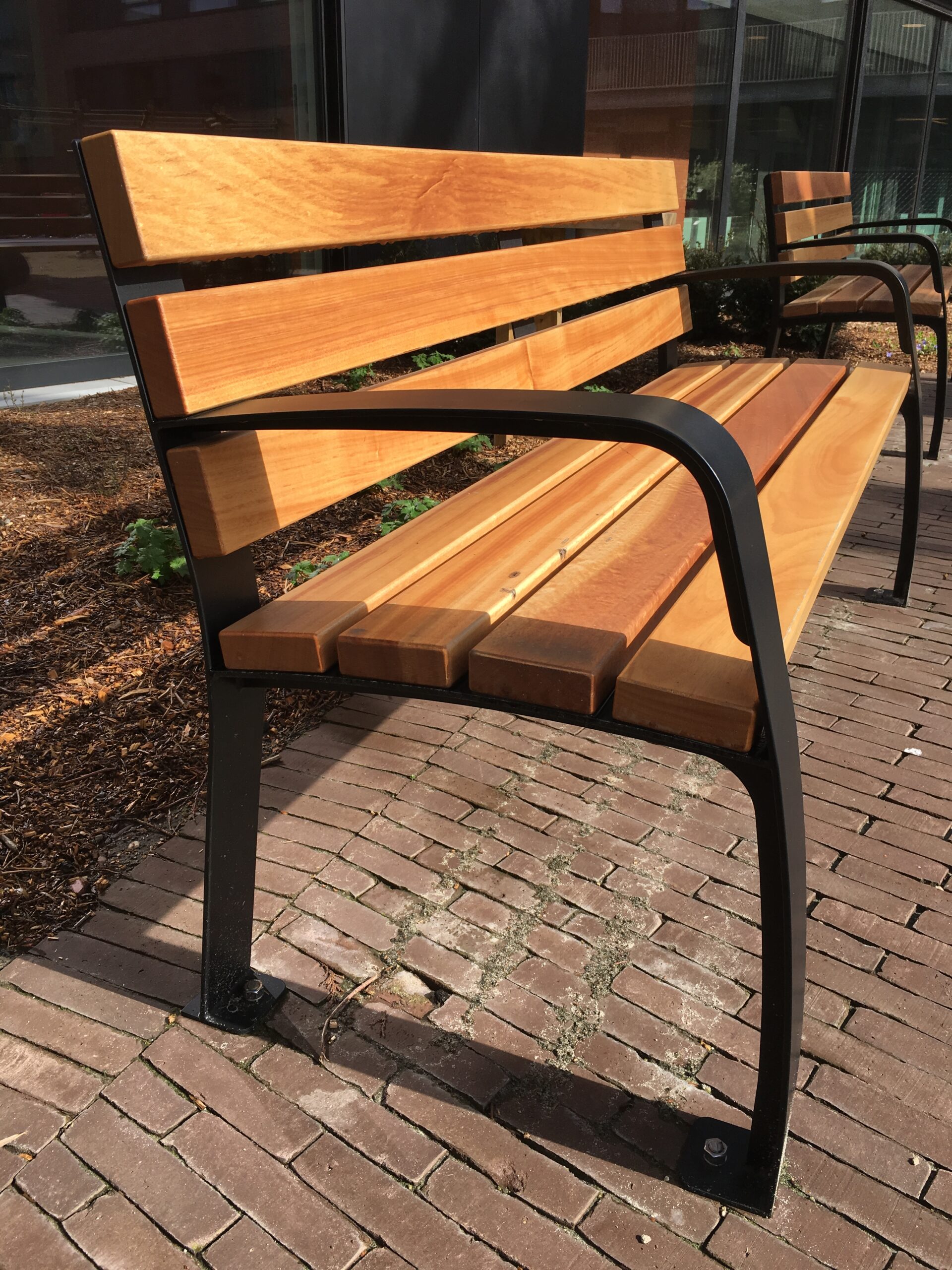 Parkbank Sofia 7 Zijaanzicht straatbank Sofia.