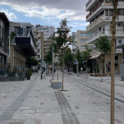 Parkbank Dresda 7 Deze parkbanken zijn een aanwinst voor het moderne stadsbeeld, elegant en zeer duurzaam.