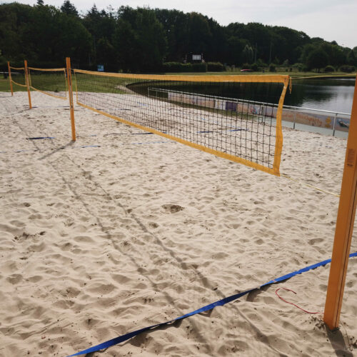 Beach-volleybal-tennis lijnen 9 Belijning bij een professionele beachvolleybalpaal met kevlar net