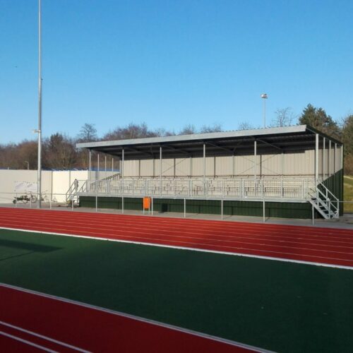 Tribune model Live 41 Tribune Olympia in vol ornaat. De 1e die we geleverd hebben conform de nieuwst geldende normen voor tribunebouw.