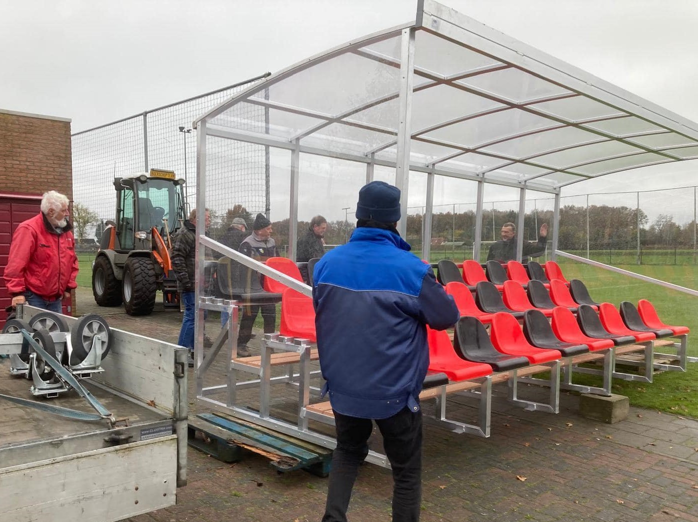 Tribune Sienna 16 Volledig gemonteerd geleverde mini tribunes, vastzetten en gereed voor gebruik,
