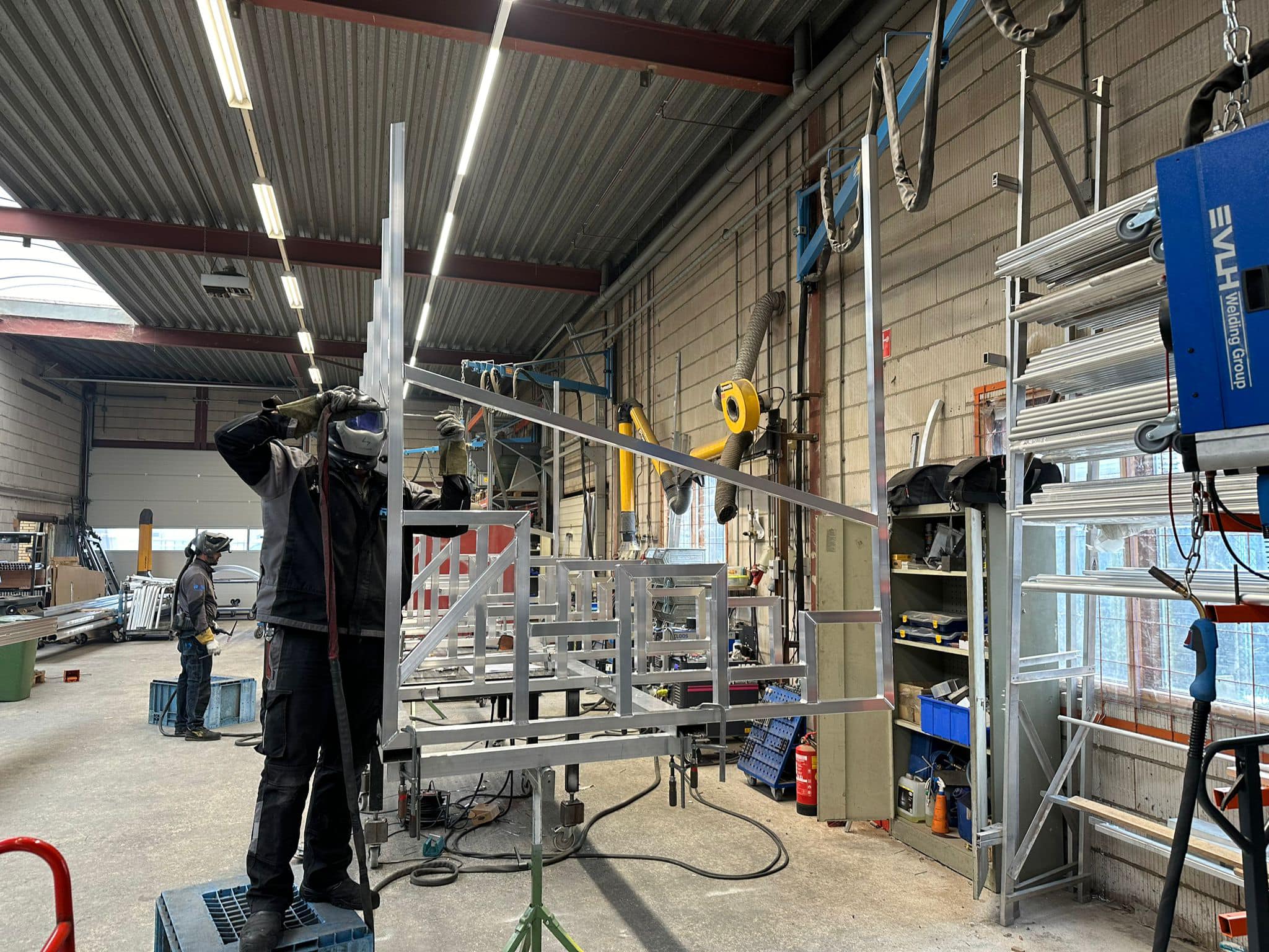 Tribune Sienna 12 Zeker en stijlvol: de Sienna tribune biedt comfort en stabiliteit met FSC-hardhouten zittingen of kuipstoeltjes naar keuze.