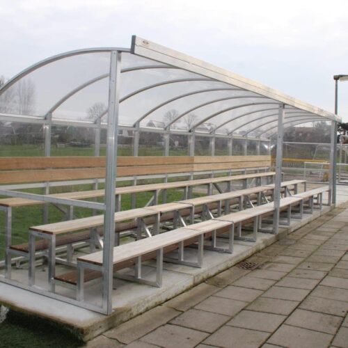 Tribune Sienna 21 Onze nieuwe mini tribune Sienna. Ideaal langs de lijn. Lengte 10 meter en voorzien van 3 zitrijen.