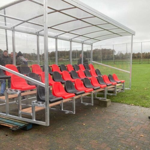 Tribune Sienna 36 Eenvoudig te installeren: de tribune met een lengte van 10m wordt geleverd in twee makkelijk te monteren delen. Kleinere kunnen in 1 stuk geleverd worden.