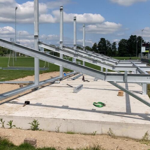 Tribune model Live 52 Start tribunebouw in Tricht. Besparen op plaatsingskosten? Monteer de Tribune Live zelf met uw vrijwilligers.