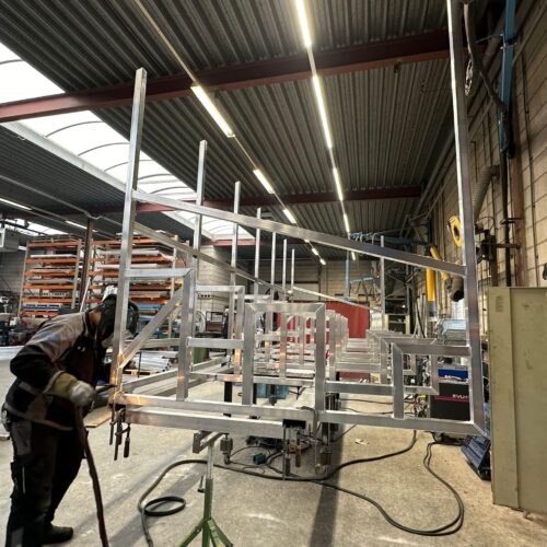 Tribune Sienna 31 Compact en comfortabel: de Tribune Sienna van 10 meter is de ideale oplossing voor uw sportaccommodatie! Hier de productie.