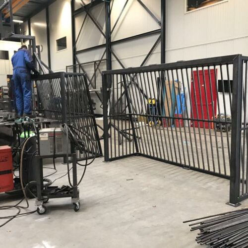 Antivandalen voetbaldoel VD200 27 Voetbaldoel VD200 uitgevoerd in staal, na productie worden deze volbad verzinkt. De standaard-uitvoering is aluminium, maar als de klant ons vraagt...