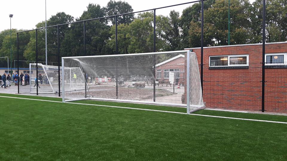 Voetbaldoel VD90 12 Verplaatsbaar voetbaldoel met antivandaal doelnetten.