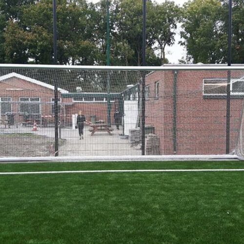 Voetbaldoel VD90 30 Voetbaldoelen van geprofileerd aluminium staan garant voor jarenlang onbezorgd gebruik. De ultieme duurzaamheid.