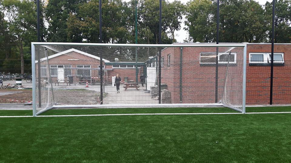 Voetbaldoel VD90 13 Voetbaldoelen van geprofileerd aluminium staan garant voor jarenlang onbezorgd gebruik. De ultieme duurzaamheid.