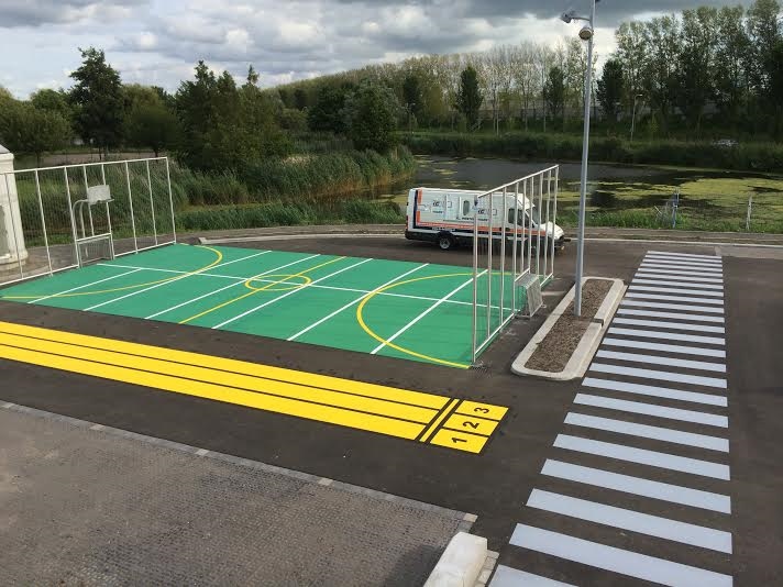 Sportvloercoating 5 Asfalt-ondergronden kunnen eenvoudig omgetoverd worden tot sportieve sport en spelvloeren.