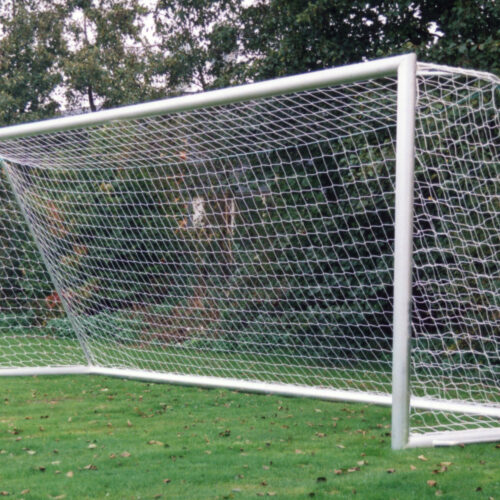 Voetbaldoel VD90 20 Voetbaldoelen model VD90. Afgebeeld in de uitvoering met geprofileerd rond profiel 118,5mm. Deze topkwaliteit voetbaldoelen zijn ook met een ovalen profiel leverbaar.