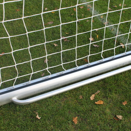 Pupillen voetbaldoel JVD200 11 De degelijke draagbeugel die eraan gelast wordt bij het kruiwagenmodel.