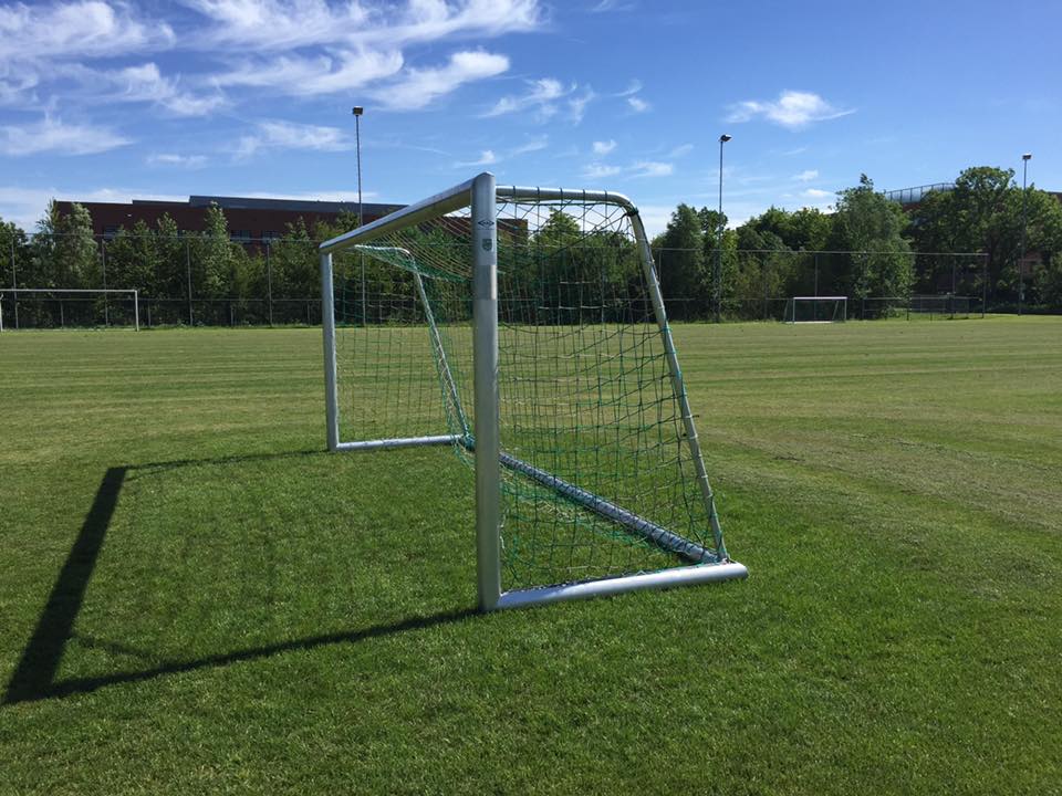 Pupillen voetbaldoel JVD180 8 Voetbaldoelen model JVD180, zwaar geprofileerd aluminium en inwendige hoekverstevigingen. Pupillen voetbaldoelen voor wie alleen het allerbeste goed genoeg is.