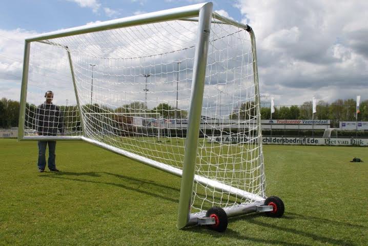 Pupillen voetbaldoel JVD180 10 Voetbaldoelen met wielen en draagbeugels, optillen en eenvoudig verplaatsen. Een ideale oplossing voor iedere voetbalvereniging.