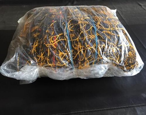 Onze voetbaldoel-netten in de kleur geel-zwart, gereed voor verzending.