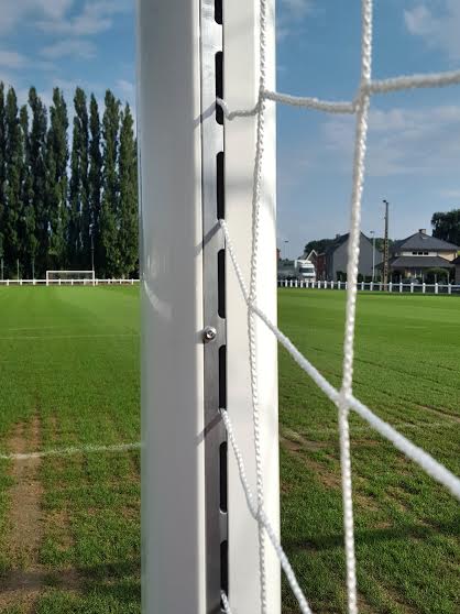 Voetbaldoel VD110 PRO 6 De sluitlijst van de doelnetten wordt eenvoudig vastgezet en verwijderd.