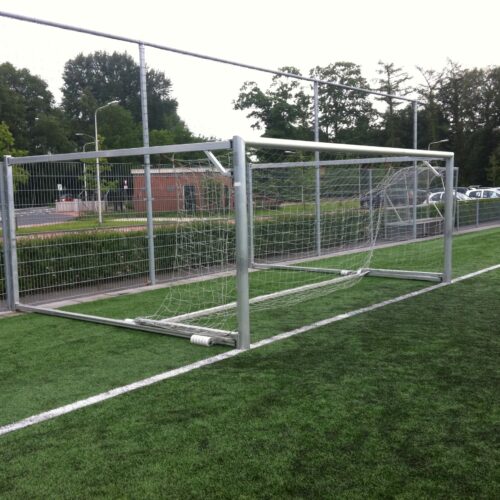 Wegdraaibaar jeugd voetbaldoel: JVD165 15 Voetbaldoel model JVD165. Robuust en zeer duurzame inklapbare aluminium voetbaldoelen 5 x 2 meter. Topmodel voor een zeer scherpe prijs.