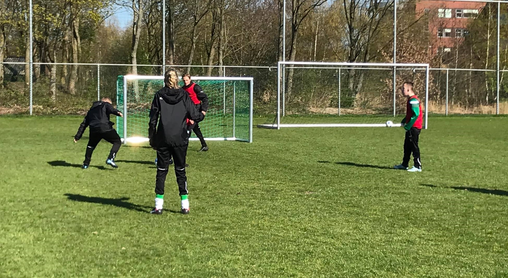 Voetbaldoeltjes model KD-PRO 6 Nog een afbeelding bij Kids United van deze zeer fraaie voetbaldoeltjes. Geschikt voor het KNVB 4 tegen 4 spel en het Vlaamse dribbelvoetbal