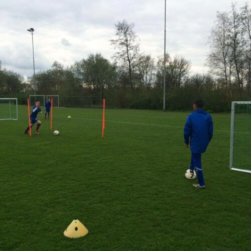Voetbaldoeltjes model KD-PRO 14 Top voetbaldoelen. Ook de jeugd van SC Heerenveen traint met onze aluminium kantel- dribbel voetbaldoeltjes.