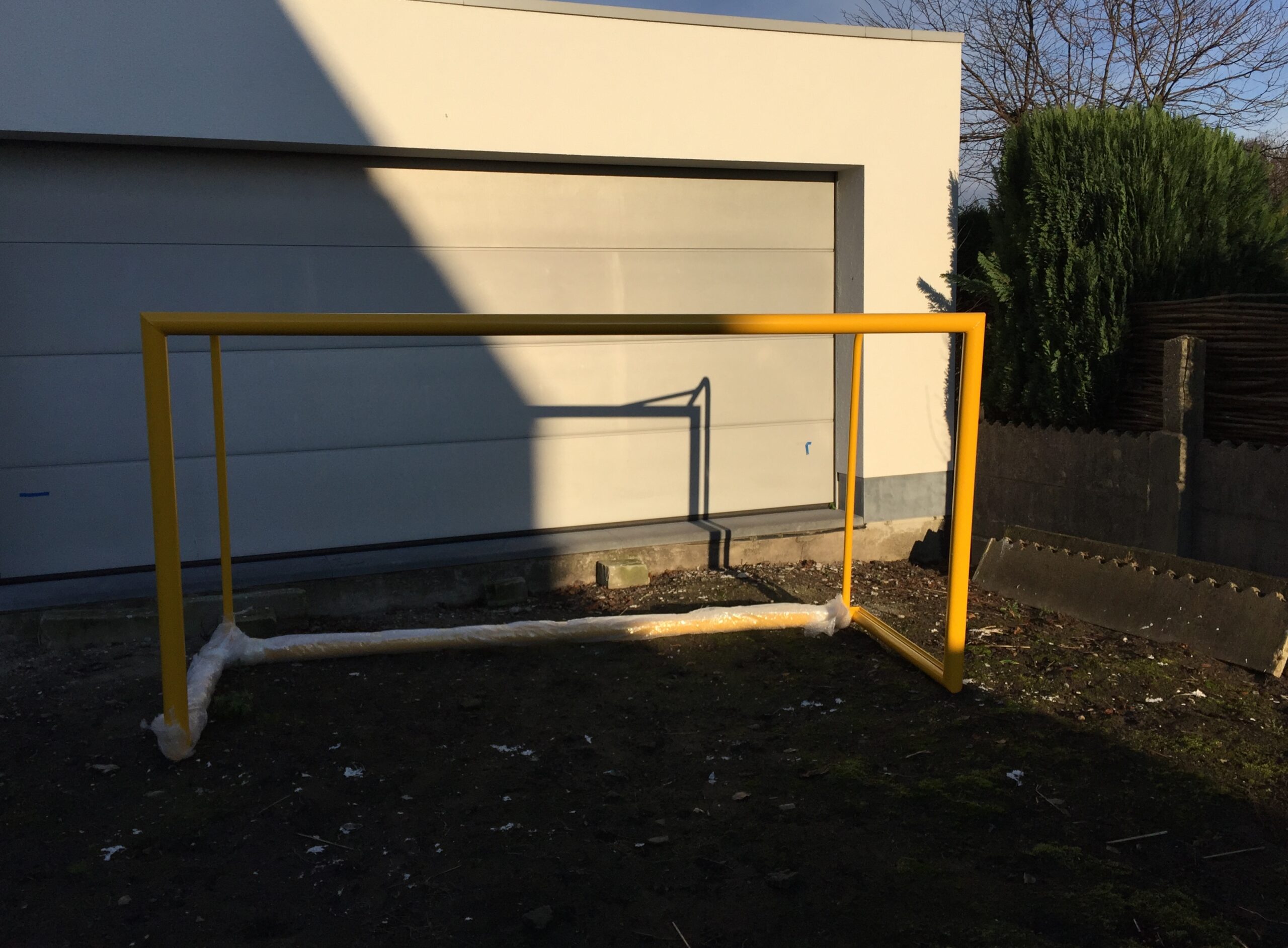 Voetbaldoeltjes model KD-PRO 10 Afgewerkt in een frisse gele poedercoating, zijn deze voetbaldoeltjes ook zeer geschikt voor strandvoetbal.