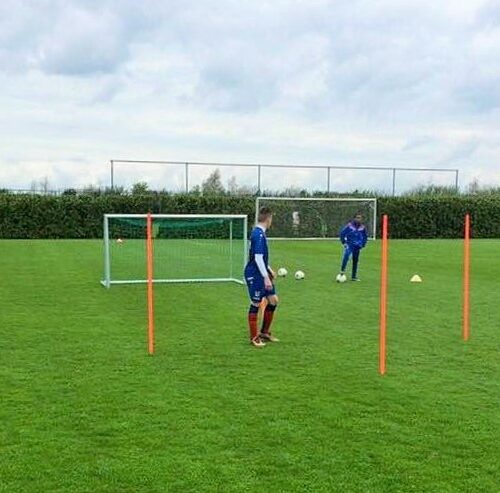 Voetbaldoeltjes model KD-PRO 13 Dribbel voetbaldoeltjes en 3 x 1 meter voetbaldoeltjes in 1. Ideaal voor uw voetbaltrainer. Meer variatie, meer plezier.